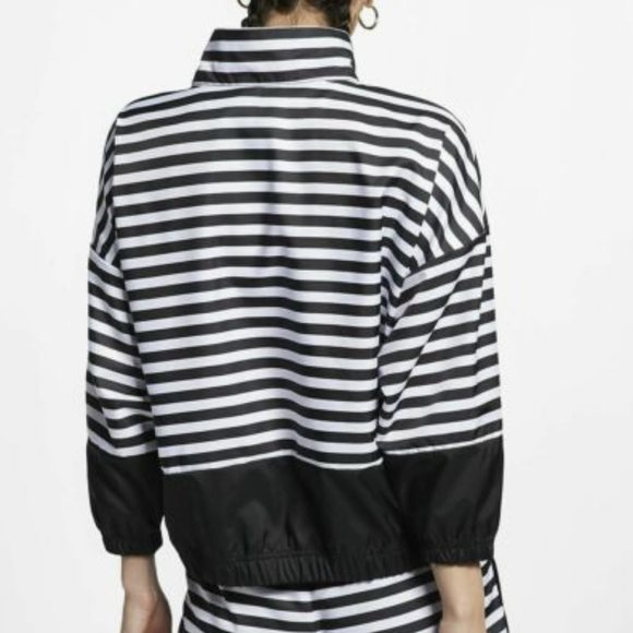 NWT NIKE LOOSE ACTIVEWEAR JACKET - Picture 3 of 7